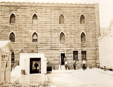 Raymond St. Jail: Civil jail yard
