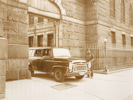 Raymond St. Jail: Visitors drive out.